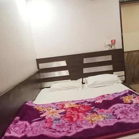 Hotel Odeon Continental Нью-Дели Экстерьер фото