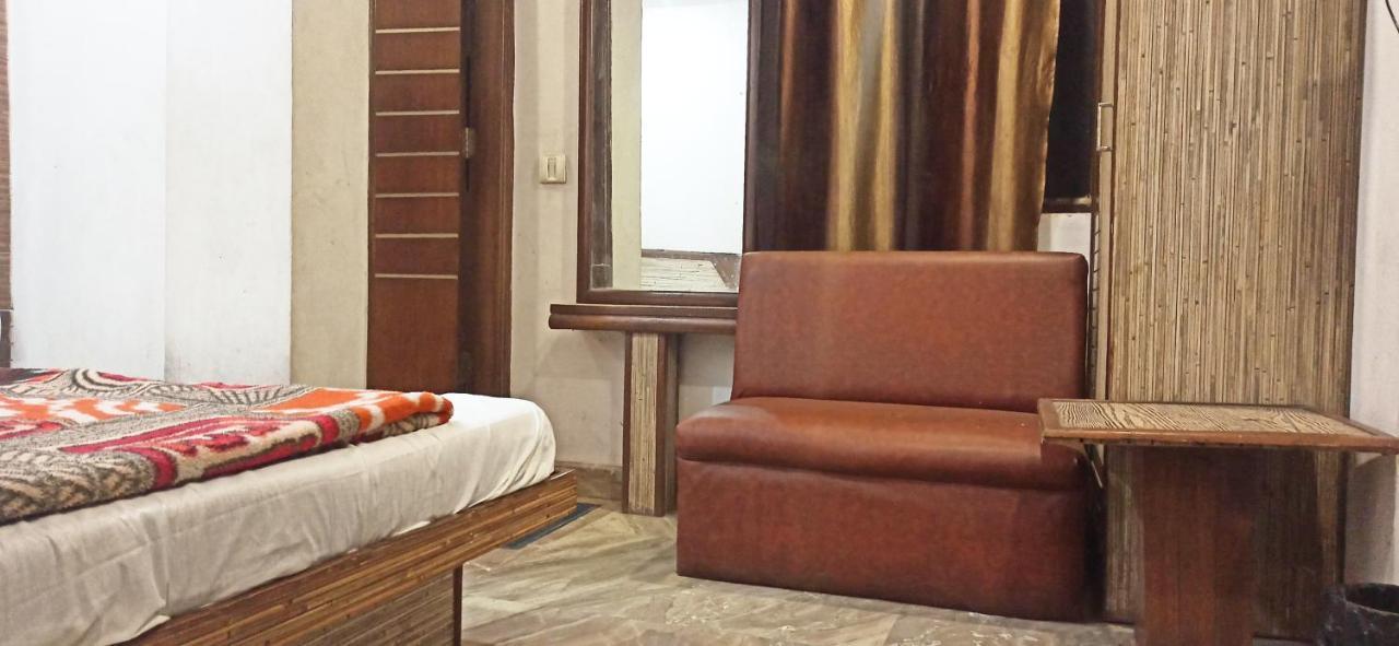 Hotel Odeon Continental Нью-Дели Экстерьер фото