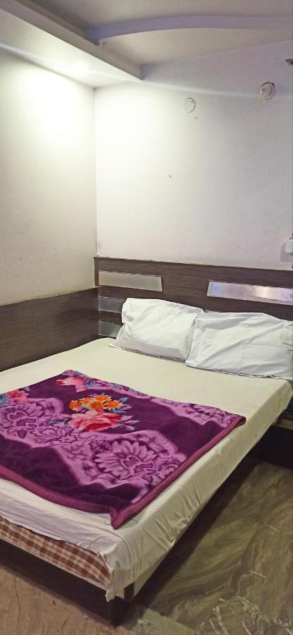 Hotel Odeon Continental Нью-Дели Экстерьер фото
