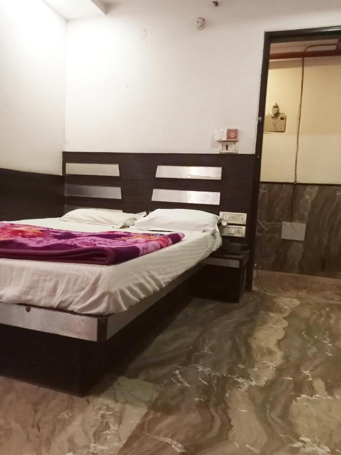 Hotel Odeon Continental Нью-Дели Экстерьер фото