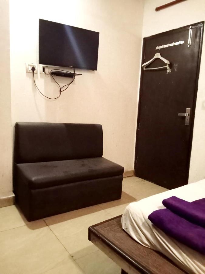 Hotel Odeon Continental Нью-Дели Экстерьер фото